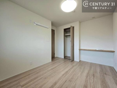 �q������ ���[�X�y�[�X���������Ă���A�ߗނ₨������A�w�p�i�Ȃǂ��������萮���ł��܂��B���������L���g���邽�߁A���K�Ő������Z��Ԃ��������܂��B