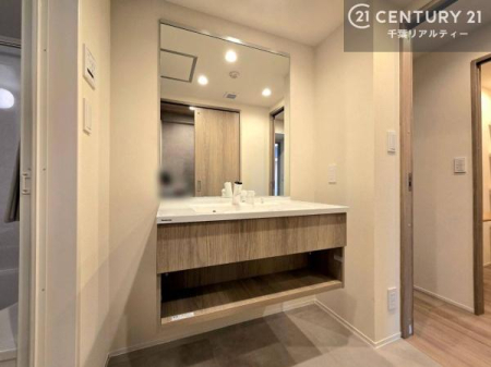 ���ʑ�E���ʏ� �V�K�����ς݂̐��ʑ�͂������Ȑ��ʑ�I�z�e�����C�N�Ȑ����𑗂�܂��I