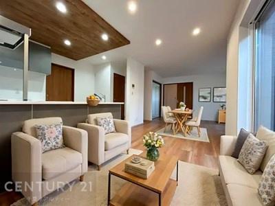 ���r���O �Ƌ��CG�p�[�X�ł��B��؂ȉƑ����W�܂邩�炱��LDK�ɂ͂�����肽���B
�q�����������C�ɏ΂��Ȃ��瑖�����Ă���p�����������u�L���Ƃɂ��ėǂ������v�Ǝv���u�Ԃł��B