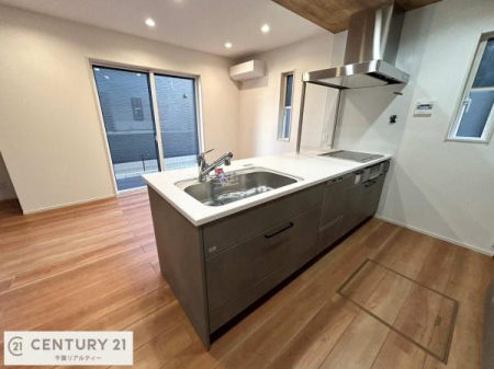 �L�b�`�� ��Ƃ����₷���V�X�e���L�b�`���ł��I���[����������t���Ă���̂ŁA�����X�y�[�X�ɕ���u���Ȃ��čςނ̂ŁA�L�X�g���āA���K�ɍ�Ƃ��ł��܂��I