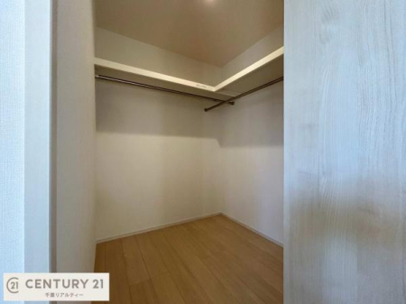 ���[ �E�H�[�N�C���N���[�[�b�g�t���ł��B��������̂��m���Ȃǂ����[���Ă��������ł��ˁI���ɂ���@�������ȂǋG�ߕ��̑傫�ȉƓd�����[�ł��܂��B