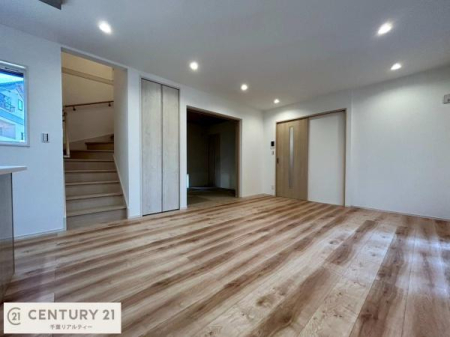 ���r���O �S�n�ǂ����r���O�͉Ƒ������R�ƏW�܂�܂��B�Ƒ��c�R�̎��Ԃ����������ł��B���Ƒ��ƁA����w�[���������Ԃ��߂��������ł��ˁB���邭�J���I�ȋ�Ԃł��B