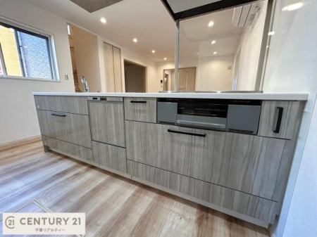 �L�b�`�� ��l�C�̑Ζʎ��V�X�e���L�b�`�����̗p���Ă��܂��I���Ƒ��̃R�~���j�P�[�V���������R�Ƒ�����݌v�ł��B
���q�l�ɂ��ڂ��͂��̂Ŋ������ł��ˁB���[�͂�����܂��I