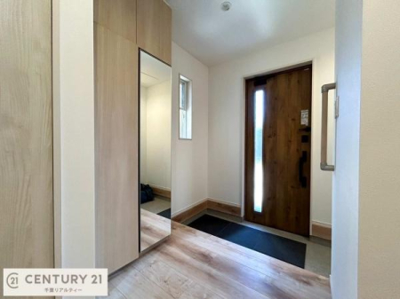 ���� �~���[�t���V���[�Y�{�b�N�X�t���Ȃ̂ŁA���ւ��Еt�����|�������₷���ł��I
�O�o�O�̐g�����Ȃ݂��`�F�b�N�ł��܂��ˁI
�X�b�L���������ւŌ˂��J�����u�ԁA�������̂���S�n������Ԃ��o�}���Ă���܂��B