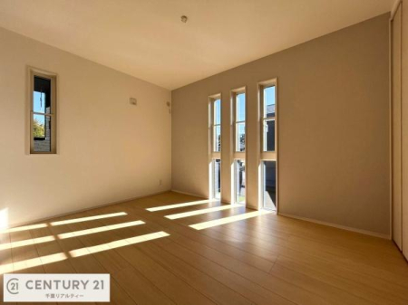 �m�� ���邭���ʂ��̗ǂ������ł��B�u�V���v���v�Ƀf�U�C�����ꂽ�����B���R�x�������̂ŉƋ�⃌�C�A�E�g�ł��D�݂̋�Ԃ�n��グ���܂��B