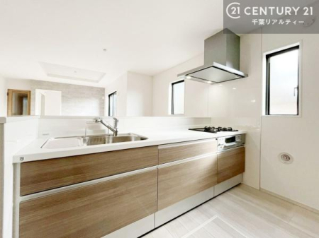 �L�b�`�� ��l�C�̑Ζʎ��V�X�e���L�b�`�����̗p���Ă��܂��I���Ƒ��̃R�~���j�P�[�V���������R�Ƒ�����݌v�ł��B
���q�l�ɂ��ڂ��͂��̂Ŋ������ł��ˁB�L�X�g���ĉ��K�ɍ�Ƃ��i�݂܂��B