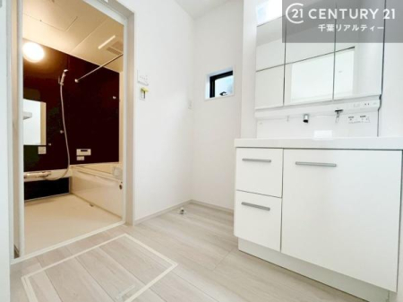 ���ʑ�E���ʏ� �O�ʋ��d�l�̐��ʏ��́A�g�����Ȃ݂����₷������I���͎��[�ɂȂ��Ă��܂��B�h���C���[�₨���ϓ����Еt������̂Ő��ʑ������X�b�L���ƌ����邱�Ƃ��o���܂��I