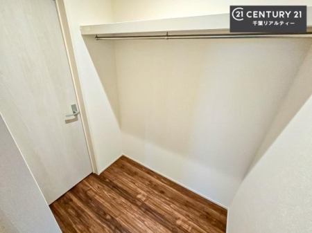 ���[ �E�H�[�N�C���N���[�[�b�g�t���ł��B��������̂��m���Ȃǂ����[���Ă��������ł��ˁI���ɂ���@�������ȂǋG�ߕ��̑傫�ȉƓd�����[�ł��܂��B