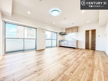 ���r���O ��؂ȉƑ����W�܂邩�炱��LDK�ɂ͂�����肽���B
�q�����������C�ɏ΂��Ȃ��瑖�����Ă���p�����������u�L���Ƃɂ��ėǂ������v�Ǝv���u�Ԃł��B