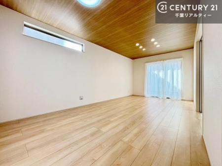 ���r���O �S�n�ǂ����r���O�͉Ƒ������R�ƏW�܂�܂��B�Ƒ��c�R�̎��Ԃ����������ł��B���Ƒ��ƁA����w�[���������Ԃ��߂��������ł��ˁB���邭�J���I�ȋ�Ԃł��B
