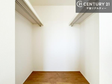 ���[ �E�H�[�N�C���N���[�[�b�g�t���ł��B��������̂��m���Ȃǂ����[���Ă��������ł��ˁI���ɂ���@�������ȂǋG�ߕ��̑傫�ȉƓd�����[�ł��܂��B