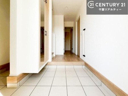 ���� �p���t���V���[�Y�{�b�N�X�ŁA���ւ��Еt�����|�������₷���ł��I
�X�b�L���������ւŌ˂��J�����u�ԁA�������̂���S�n������Ԃ��o�}���Ă���܂��B

