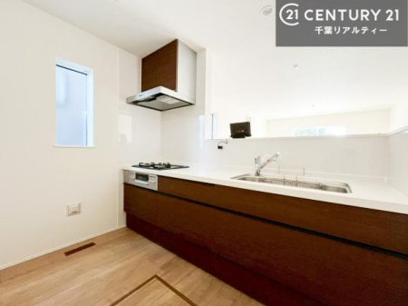 �L�b�`�� ��l�C�̑Ζʎ��V�X�e���L�b�`�����̗p���Ă��܂��I���Ƒ��̃R�~���j�P�[�V���������R�Ƒ�����݌v�ł��B
���q�l�ɂ��ڂ��͂��̂Ŋ������ł��ˁB�L�X�g���ĉ��K�ɍ�Ƃ��i�݂܂��B