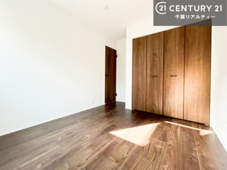 �q������ ���[�X�y�[�X���������Ă���A�ߗނ₨������A�w�p�i�Ȃǂ��������萮���ł��܂��B���������L���g���邽�߁A���K�Ő������Z��Ԃ��������܂��B