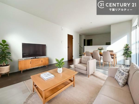 ���r���O �Ƌ��CG�p�[�X�ł��B�S�n�ǂ����r���O�͉Ƒ������R�ƏW�܂�܂��B�Ƒ��c�R�̎��Ԃ����������ł��B���Ƒ��ƁA����w�[���������Ԃ��߂��������ł��ˁB���邭�J���I�ȋ�Ԃł��B