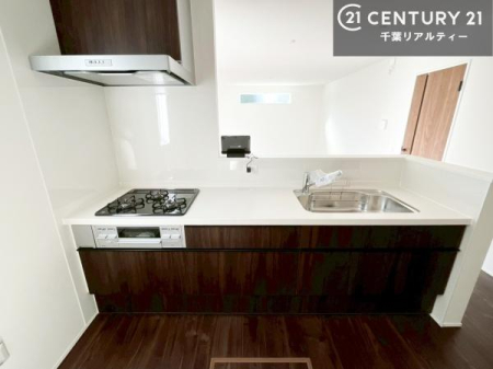 �L�b�`�� ��Ƃ����₷���V�X�e���L�b�`���ł��I���[����������t���Ă���̂ŁA�����X�y�[�X�ɕ���u���Ȃ��čςނ̂ŁA�L�X�g���āA���K�ɍ�Ƃ��ł��܂��I