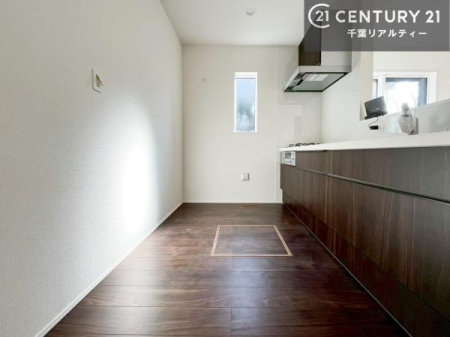 �L�b�`�� ��Ƃ肠�钲���X�y�[�X�ō�Ƃ����₷�����K�ȃL�b�`���ł��I
���q�l�ƈꏏ�ɂ��َq������y���߂�L�X�X�y�[�X�ł��B�y�����������ԂɂȂ肻���ł��ˁI