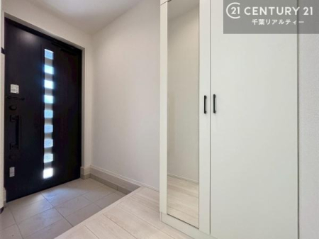 ���� �V���[�Y�{�b�N�X�t���Ȃ̂ŁA���ւ��Еt�����|�������₷���ł��I
�X�b�L���������ւŌ˂��J�����u�ԁA�������̂���S�n������Ԃ��o�}���Ă���܂��B
