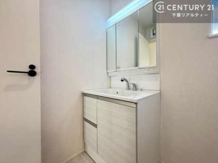 ���ʑ�E���ʏ� �O�ʋ��d�l�̐��ʏ��́A�g�����Ȃ݂����₷������I���͎��[�ɂȂ��Ă��܂��B�h���C���[�₨���ϓ����Еt������̂Ő��ʑ������X�b�L���ƌ����邱�Ƃ��o���܂��I