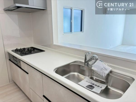 �L�b�`�� ��Ƃ肠�钲���X�y�[�X�ō�Ƃ����₷�����K�ȃL�b�`���ł��I
���q�l�ƈꏏ�ɂ��َq������y���߂�L�X�X�y�[�X�ł��B�y�����������ԂɂȂ肻���ł��ˁI