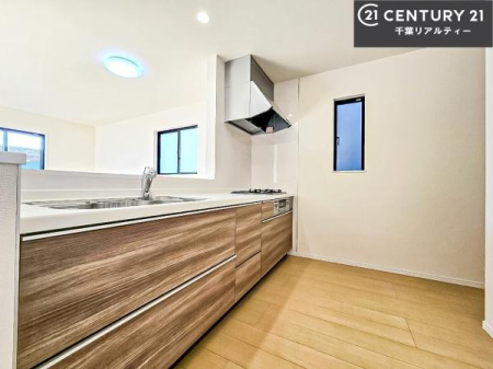 �L�b�`�� ��Ƃ肠�钲���X�y�[�X�ō�Ƃ����₷�����K�ȃL�b�`���ł��I
���q�l�ƈꏏ�ɂ��َq������y���߂�L�X�X�y�[�X�ł��B�y�����������ԂɂȂ肻���ł��ˁI