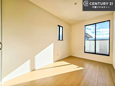 �m�� �o���R�j�[�ɖʂ��Ă���m���ł��B���邭�����肪����A���C����������ł��܂��I���N���āA�O�ɏo�Ĕw�L�т����[�ċz�����ǂ������}������邱�Ƃ��ł��܂��B