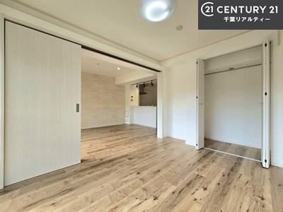 ���r���O�ȊO�̋��� ���r���O�Ɨאڂ����m���ł��I�Ǝ��̋x�e�X�y�[�X��L�b�Y�X�y�[�X�Ƃ��Ċ��p����̂��悳�����ł��ˁI
���[���t���Ă��܂��I