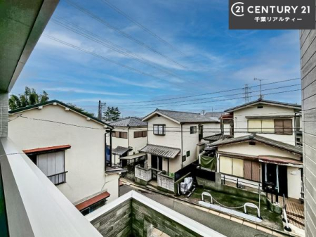 �Z�˂���̒��]�ʐ^ ������������Z��X�A���͂ɂ͍����������Ȃ��A�΂������󂪍L���J����������A
�z�����傫���Ղ��邱�Ƃ�����܂���B�C�����̗ǂ������ʂ蔲����X���݂ł��B