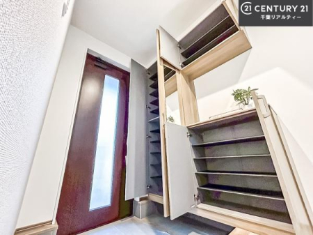 ���� �V���[�Y�{�b�N�X�t���Ȃ̂ŁA���ւ��Еt�����|�������₷���ł��I
�X�b�L���������ւŌ˂��J�����u�ԁA�������̂���S�n������Ԃ��o�}���Ă���܂��B