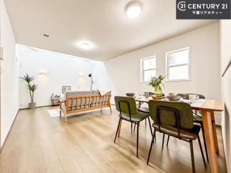 ���r���O �S�n�ǂ����r���O�͉Ƒ������R�ƏW�܂�܂��B�Ƒ��c�R�̎��Ԃ����������ł��B���Ƒ��ƁA����w�[���������Ԃ��߂��������ł��ˁB���邭�J���I�ȋ�Ԃł��B