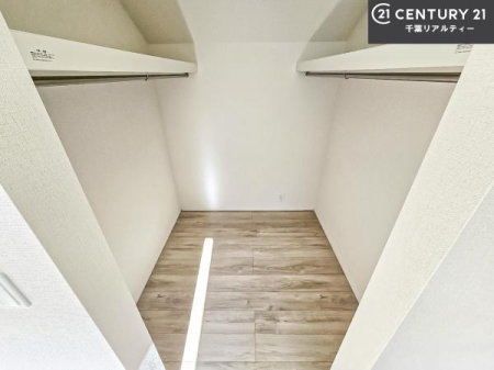 ���[ �E�H�[�N�C���N���[�[�b�g�t���ł��B��������̂��m���Ȃǂ����[���Ă��������ł��ˁI���ɂ���@�������ȂǋG�ߕ��̑傫�ȉƓd�����[�ł��܂��B