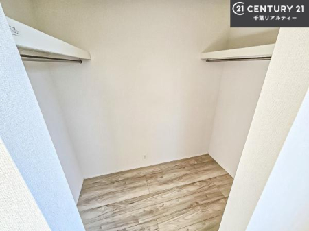 ���[ �E�H�[�N�C���N���[�[�b�g�t���ł��B��������̂��m���Ȃǂ����[���Ă��������ł��ˁI���ɂ���@�������ȂǋG�ߕ��̑傫�ȉƓd�����[�ł��܂��B