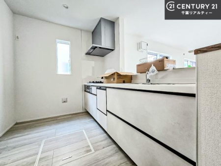 �L�b�`�� ��l�C�̑Ζʎ��V�X�e���L�b�`�����̗p���Ă��܂��I���Ƒ��̃R�~���j�P�[�V���������R�Ƒ�����݌v�ł��B
���q�l�ɂ��ڂ��͂��̂Ŋ������ł��ˁB�L�X�g���ĉ��K�ɍ�Ƃ��i�݂܂��B