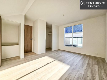 �Q�� �D���������������ޗm���́A���̖ڊo�߂��C�������ǂ������ł��ˁB���������Ԃ��������Ɖ߂������Ƃ��ł��܂��B�D�����F�����̃t���[�����O���ǂ�ȉƋ�ɂ��}�b�`���܂��I