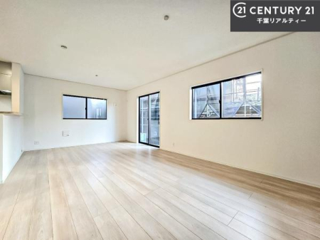 ���r���O �S�n�ǂ����r���O�͉Ƒ������R�ƏW�܂�܂��B�Ƒ��c�R�̎��Ԃ����������ł��B���Ƒ��ƁA����w�[���������Ԃ��߂��������ł��ˁB