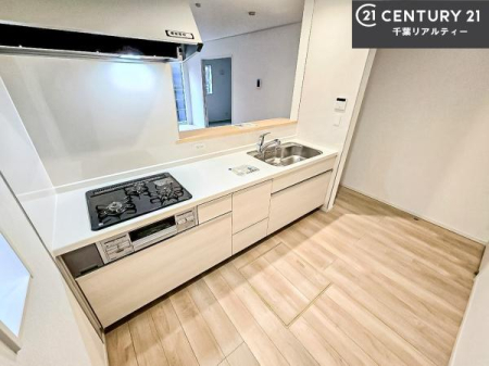 �L�b�`�� ��Ƃ肠�钲���X�y�[�X�ō�Ƃ����₷�����K�ȃL�b�`���ł��I
���q�l�ƈꏏ�ɂ��َq������y���߂�L�X�X�y�[�X�ł��B�y�����������ԂɂȂ肻���ł��ˁI