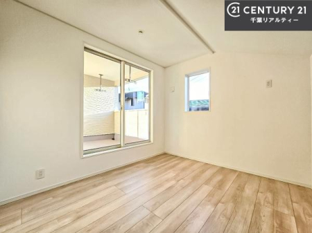 �m�� �o���R�j�[�ɖʂ��Ă���m���ł��B���邭�����肪����A���C����������ł��܂��I���N���āA�O�ɏo�Ĕw�L�т����[�ċz�����ǂ������}������邱�Ƃ��ł��܂��B