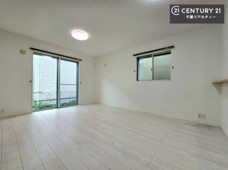 ���r���O �D�����z���܂肪�_�C�j���O�L�b�`������ł���ċ��S�n�̗ǂ���Ԃ����o���Ă���܂��I
���R�ƉƑ����W����b��������S�n�悢��ԁI