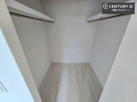 ���[ �E�H�[�N�C���N���[�[�b�g�t���ł��B��������̂��m���Ȃǂ����[���Ă��������ł��ˁI���ɂ���@�������ȂǋG�ߕ��̑傫�ȉƓd�����[�ł��܂��B