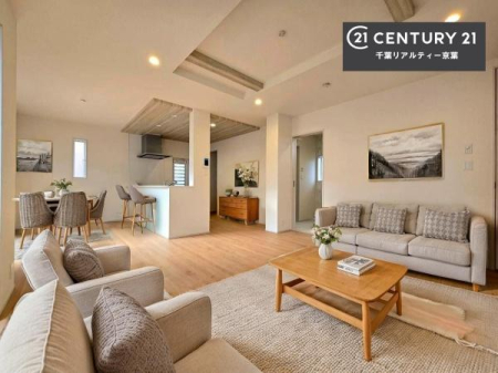 ���r���O �Ƌ��CG�p�[�X�ł��B�傫�ȑ����炽���Ղ�̗z���������閾�邢���r���O�B�J�����̂��郊�r���O�ŉƑ��c���̂��났�̎��Ԃ��߂����܂��B