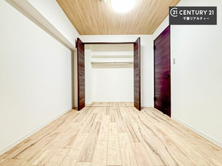 �q������ ���[�X�y�[�X���t���Ă���̂ŁA�}�ȗ��q���ł��U�炩��������������T�b�ƕЂÂ����đ�ϕ֗��ł��I�ǖʂ��L�X���Ă���̂ŁA�׋�����x�b�h�̒u����ɍ���܂���I