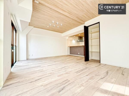 ���r���O ��؂ȉƑ����W�܂邩�炱��LDK�ɂ͂�����肽���B
�q�����������C�ɏ΂��Ȃ��瑖�����Ă���p�����������u�L���Ƃɂ��ėǂ������v�Ǝv���u�Ԃł��B