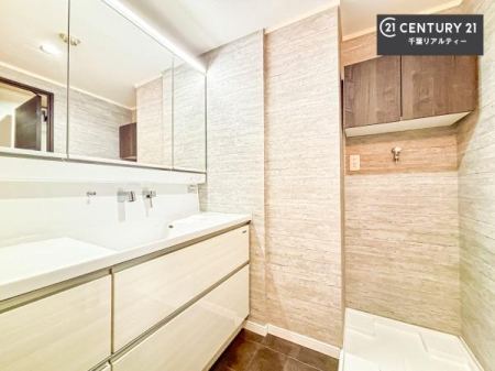 ���ʑ�E���ʏ� �O�ʋ��d�l�̐��ʏ��́A�g�����Ȃ݂����₷������I���͎��[�ɂȂ��Ă��܂��B�h���C���[�₨���ϓ����Еt������̂Ő��ʑ������X�b�L���ƌ����邱�Ƃ��o���܂��I