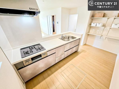 �L�b�`�� ��Ƃ肠�钲���X�y�[�X�ō�Ƃ����₷�����K�ȃL�b�`���ł��I
���q�l�ƈꏏ�ɂ��َq������y���߂�L�X�X�y�[�X�ł��B�y�����������ԂɂȂ肻���ł��ˁI