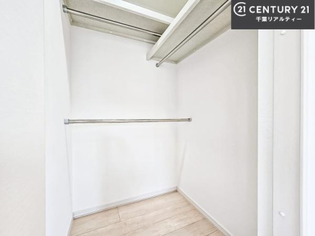 ���[ �E�H�[�N�C���N���[�[�b�g�t���ł��B��������̂��m���Ȃǂ����[���Ă��������ł��ˁI���ɂ���@�������ȂǋG�ߕ��̑傫�ȉƓd�����[�ł��܂��B