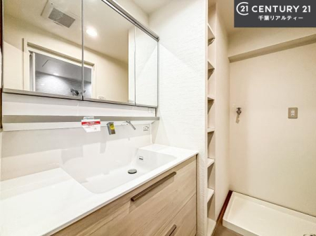 ���ʑ�E���ʏ� �O�ʋ��d�l�̐��ʏ��́A�g�����Ȃ݂����₷������I���͎��[�ɂȂ��Ă��܂��B�h���C���[�₨���ϓ����Еt������̂Ő��ʑ������X�b�L���ƌ����邱�Ƃ��o���܂��I