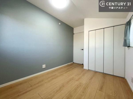 �q������ ���[�X�y�[�X�����t���Ă���̂ŁA�}�ȗ��q���ł��U�炩��������������T�b�ƕЂÂ����đ�ϕ֗��ł��I�ǖʂ��L�X���Ă���̂ŁA�׋�����x�b�h�̒u����ɍ���܂���I