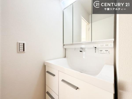 ���ʑ�E���ʏ� �O�ʋ��d�l�̐��ʏ��́A�g�����Ȃ݂����₷������I���͎��[�ɂȂ��Ă��܂��B�h���C���[�₨���ϓ����Еt������̂Ő��ʑ������X�b�L���ƌ����邱�Ƃ��o���܂��I