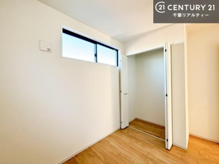 �q������ ���[�X�y�[�X���t���Ă���̂ŁA�}�ȗ��q���ł��U�炩��������������T�b�ƕЂÂ����đ�ϕ֗��ł��I�ǖʂ��L�X���Ă���̂ŁA�׋�����x�b�h�̒u����ɍ���܂���I