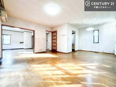 ���r���O �S�n�ǂ����r���O�͉Ƒ������R�ƏW�܂�܂��B�Ƒ��c�R�̎��Ԃ����������ł��B���Ƒ��ƁA����w�[���������Ԃ��߂��������ł��ˁB���邭�J���I�ȋ�Ԃł��B